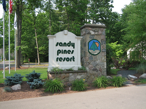 SANDY PINES WELCOME SIGN